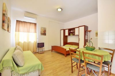 Studio apartman Promajna