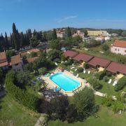 Country Club bungalovi sa bazenom