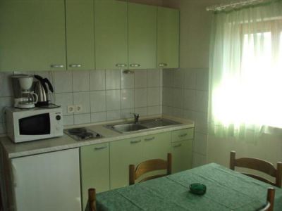 Apartmani DINKO s grijanim bazenom