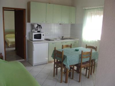 Apartmani DINKO s grijanim bazenom