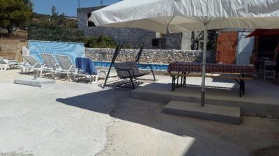 Apartmani DINKO s grijanim bazenom