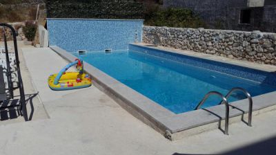 Apartmani DINKO s grijanim bazenom