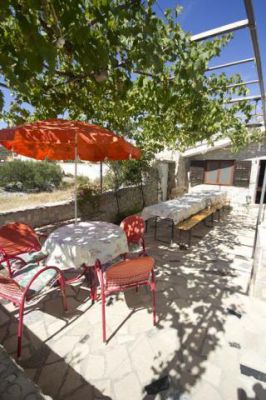 Apartmani DINKO s grijanim bazenom
