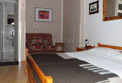 Apartments & rooms Raspor