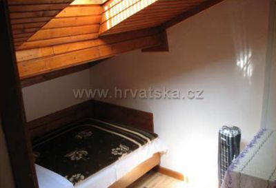 Apartments & rooms Raspor