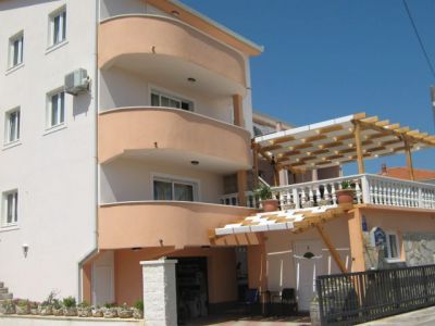 Apartmani MARINOVI DVORI