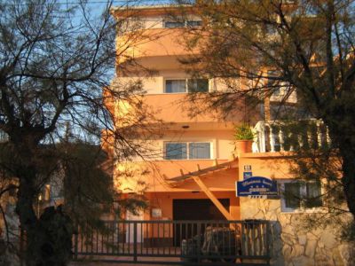 Apartmani MARINOVI DVORI