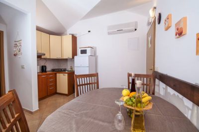 VILLA PROMAJNA - Apartmani Miličević