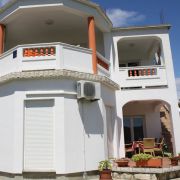 Apartmani MIRA