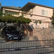 Apartmani TINTOR Selce